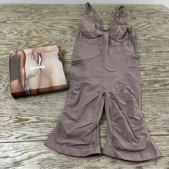 Skims Seamless Sculpting Mid Thigh Shapewear Bodysuit Plus Size 2X/3X in Umber - Picture 3 of 9